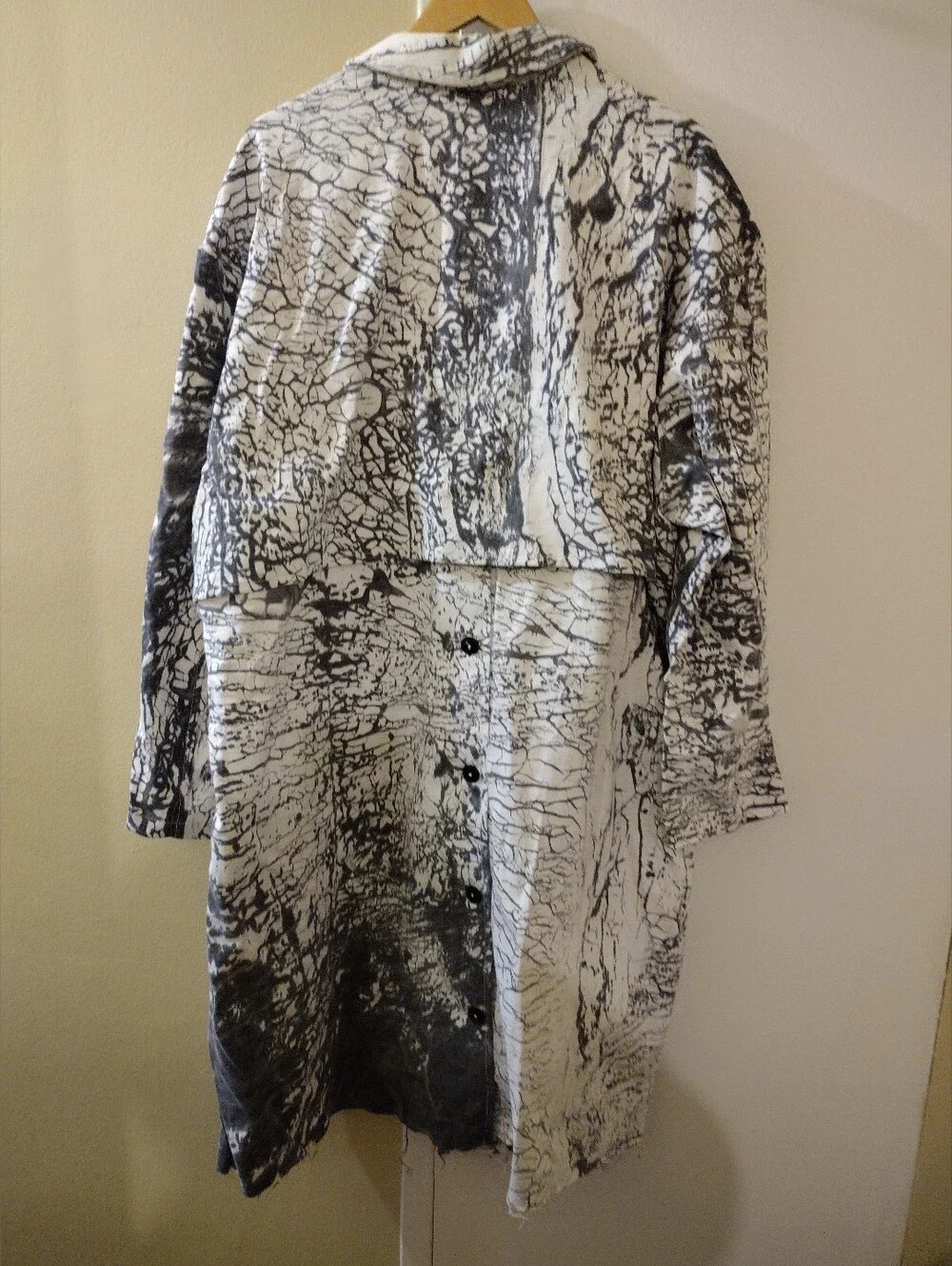Hugo Boss Gray and White Abstract Print Button-Front Coat